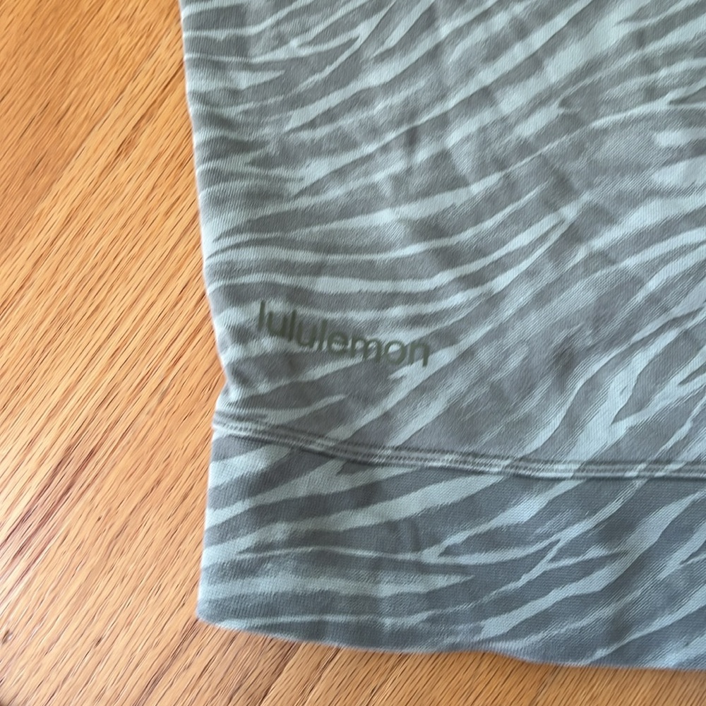 Lululemon Perfectly Oversized Crew Le Tigre camo WP green fern multi size 2 - Picture 5 of 9